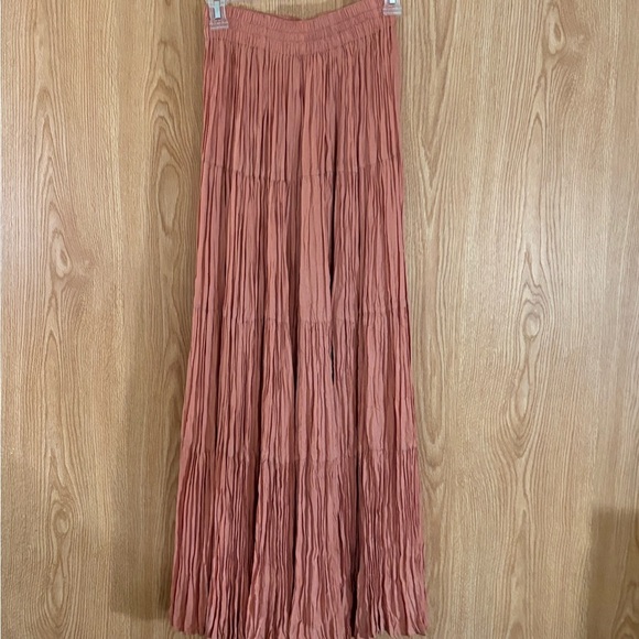 Longhorn Pleated Maxi Skirt - Soft Dusty Rose - Picture 3 of 6